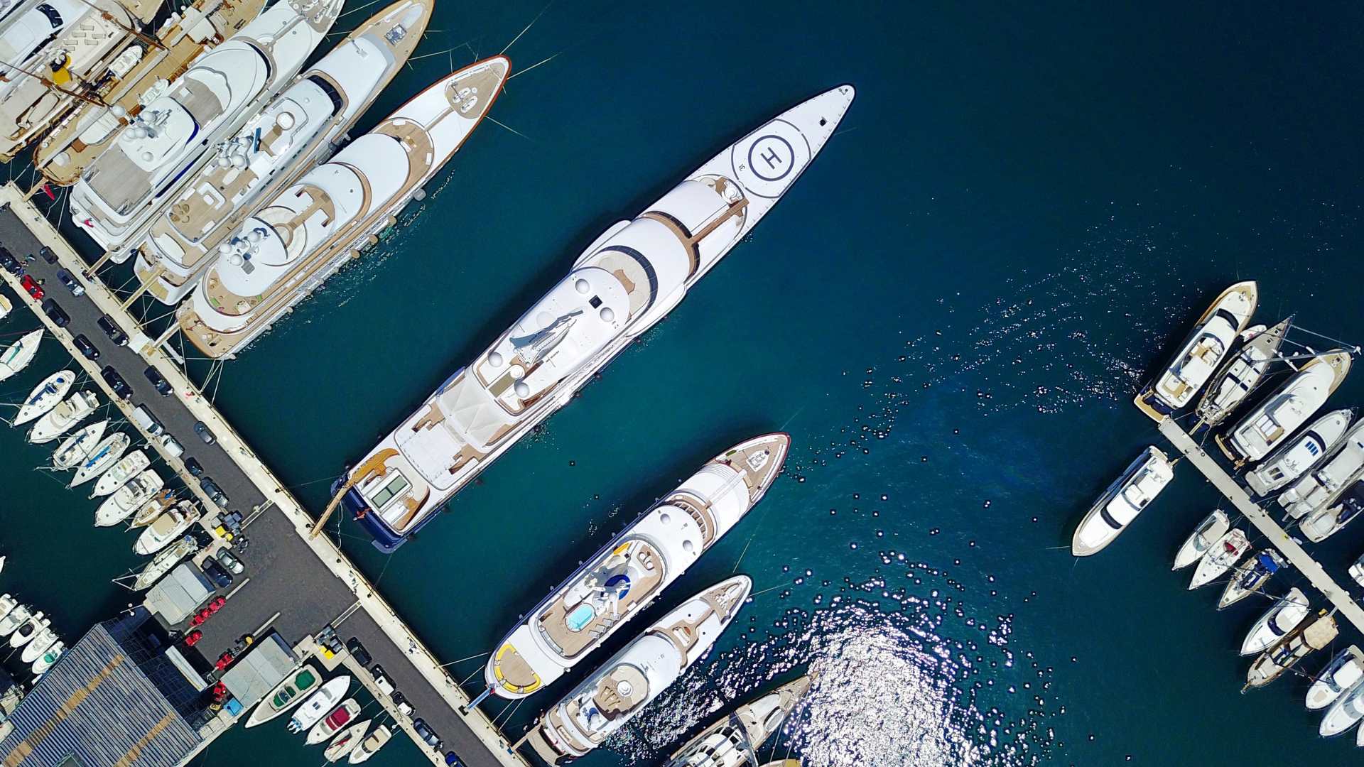 Port avec des yachts