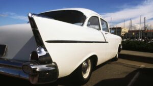 Vieille voiture blanche vintage