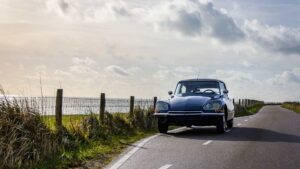 Vieille voiture bleu vintage