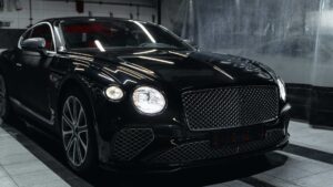 Voiture luxueuse noire
