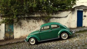 Ancienne voiture verte